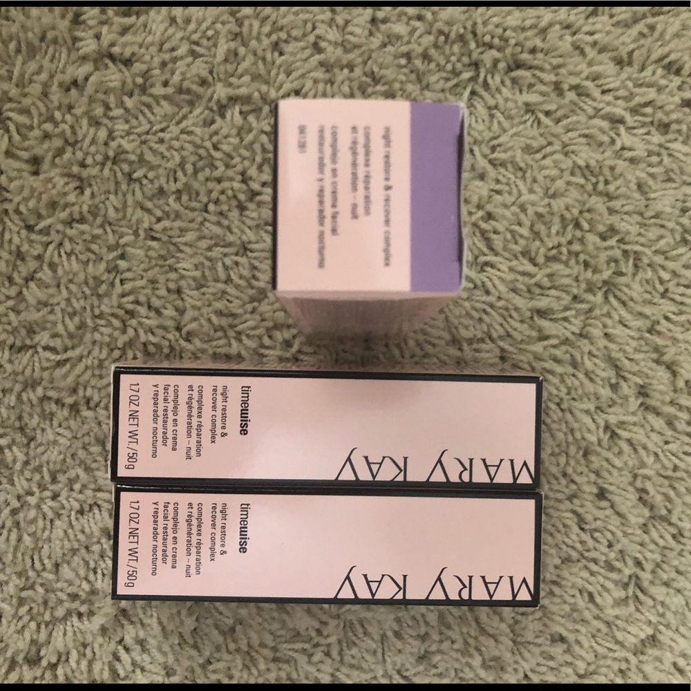 One Mary Kay Night Restore & Recover Complex C/O
